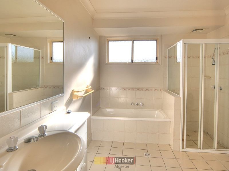 18 Moneghetti Place, Calamvale QLD 4116