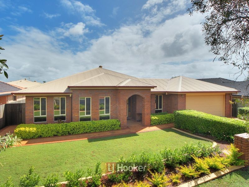 8 Watarrka Drive, Parkinson QLD 4115