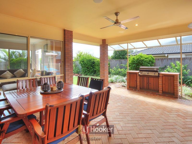 8 Watarrka Drive, Parkinson QLD 4115