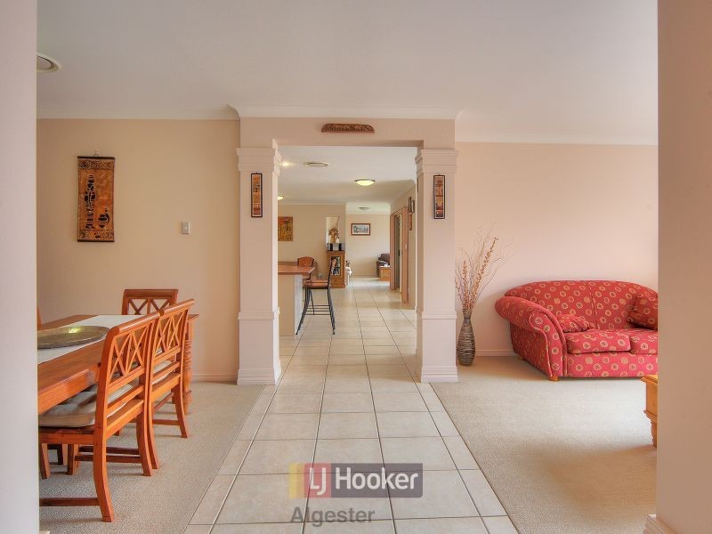 8 Watarrka Drive, Parkinson QLD 4115