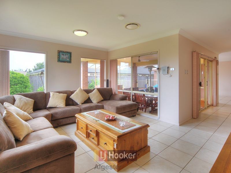 8 Watarrka Drive, Parkinson QLD 4115