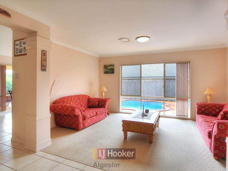 8 Watarrka Drive, Parkinson QLD 4115