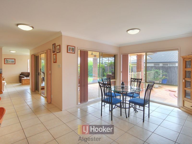8 Watarrka Drive, Parkinson QLD 4115
