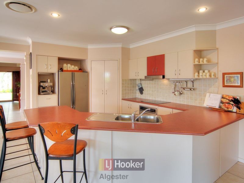 8 Watarrka Drive, Parkinson QLD 4115