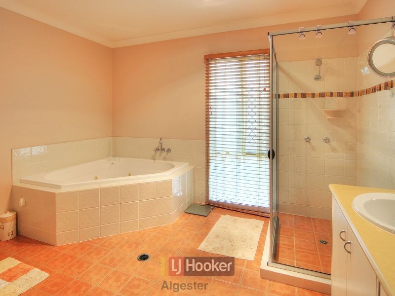 8 Watarrka Drive, Parkinson QLD 4115