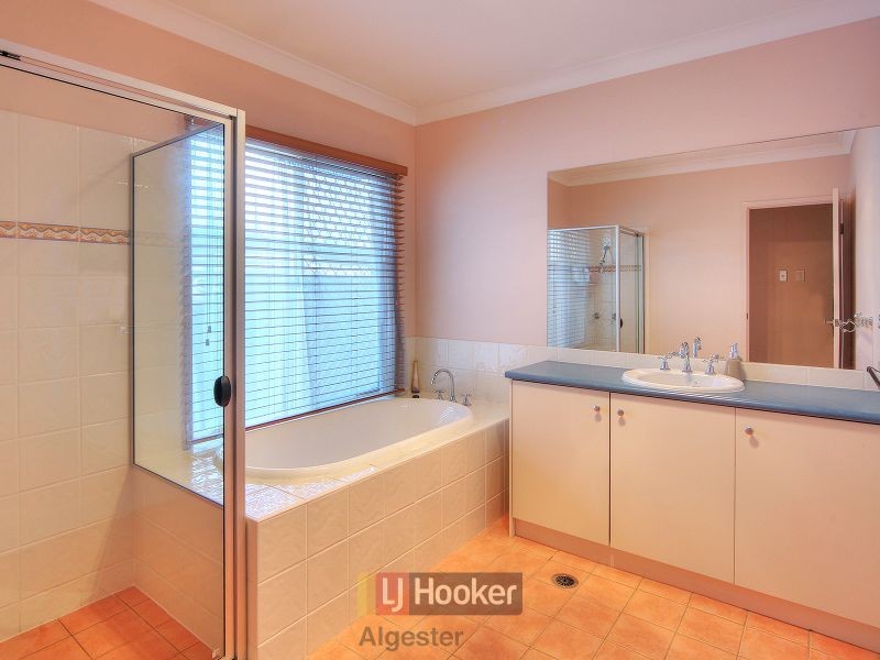 8 Watarrka Drive, Parkinson QLD 4115