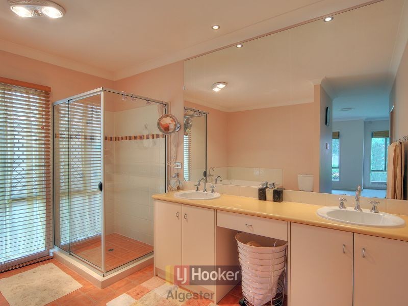 8 Watarrka Drive, Parkinson QLD 4115