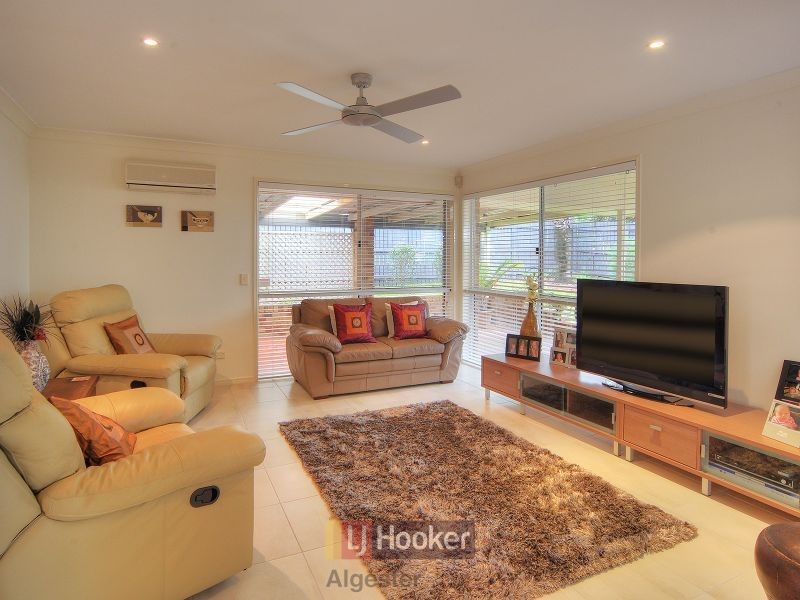 11 Somerset Place, Parkinson QLD 4115