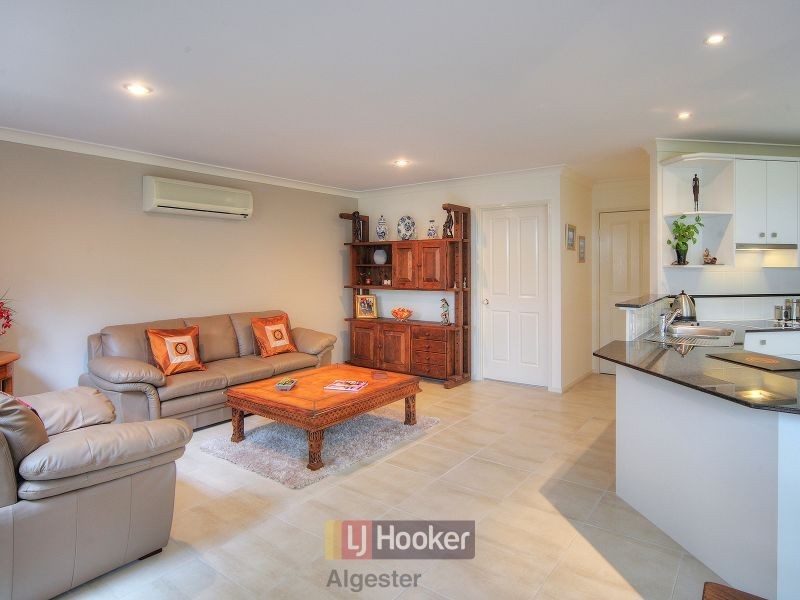 11 Somerset Place, Parkinson QLD 4115