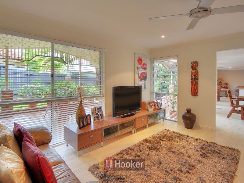 11 Somerset Place, Parkinson QLD 4115