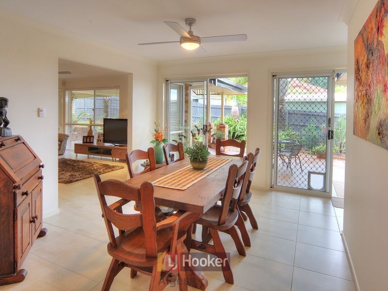 11 Somerset Place, Parkinson QLD 4115