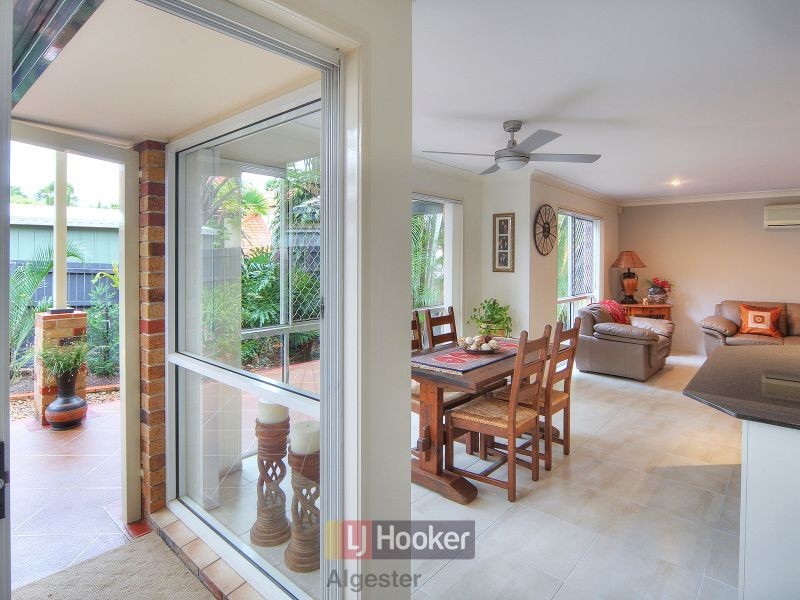 11 Somerset Place, Parkinson QLD 4115