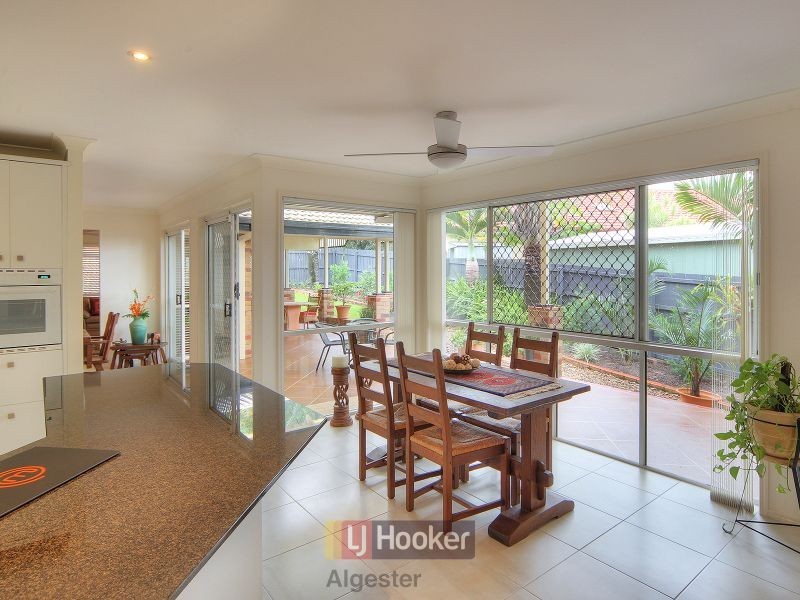 11 Somerset Place, Parkinson QLD 4115