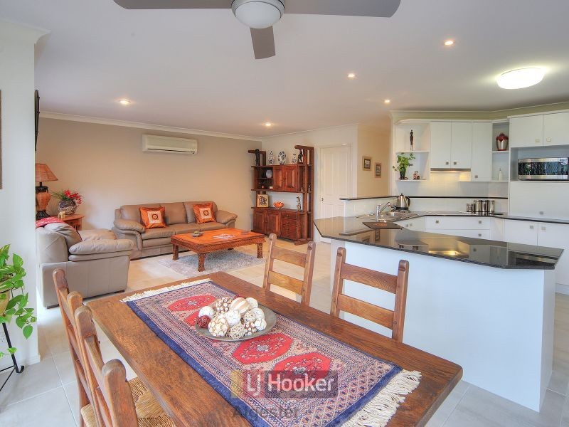 11 Somerset Place, Parkinson QLD 4115