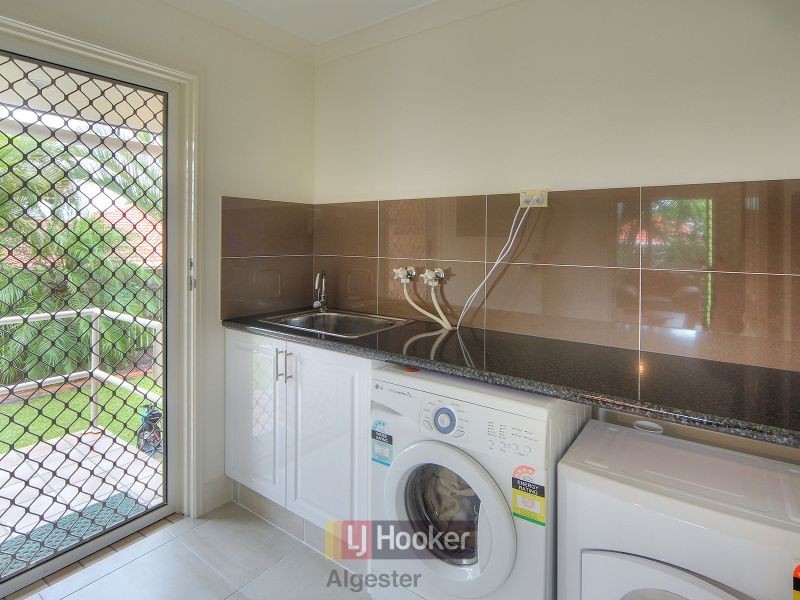 11 Somerset Place, Parkinson QLD 4115