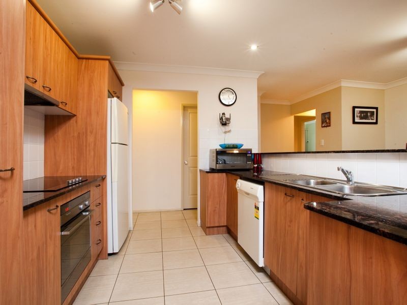 4 Karajini Crescent, Parkinson QLD 4115