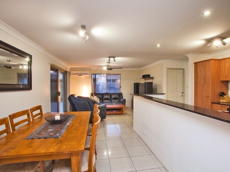 4 Karajini Crescent, Parkinson QLD 4115