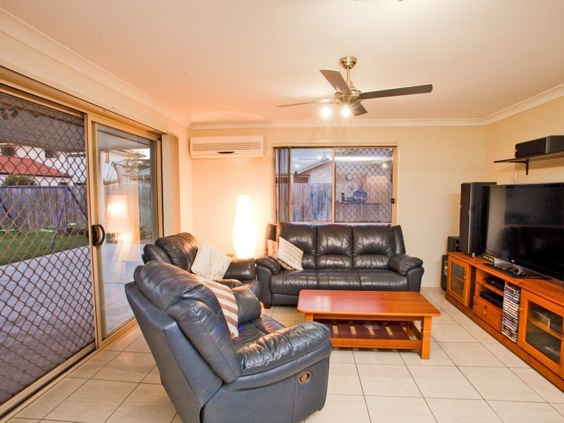 4 Karajini Crescent, Parkinson QLD 4115