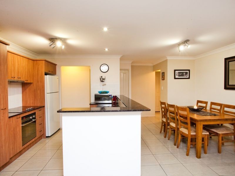 4 Karajini Crescent, Parkinson QLD 4115