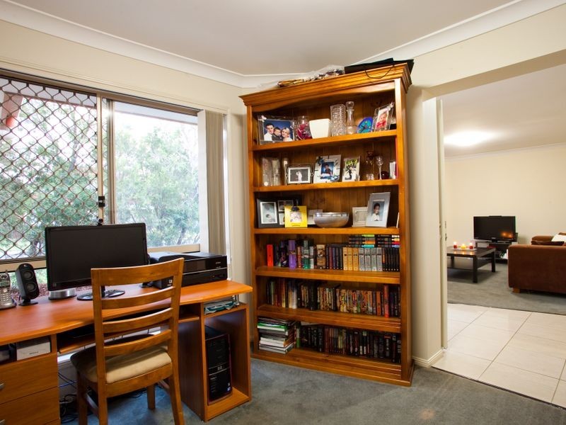 4 Karajini Crescent, Parkinson QLD 4115