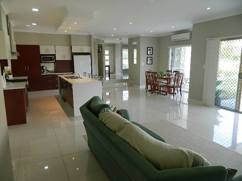 4 Larapinta Circuit, Calamvale QLD 4116