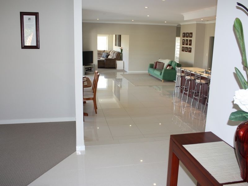 4 Larapinta Circuit, Calamvale QLD 4116