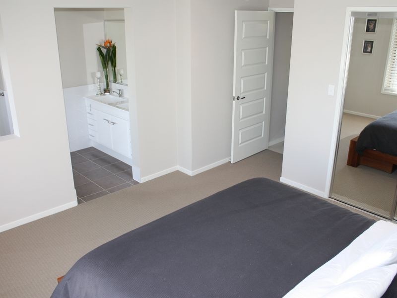 4 Larapinta Circuit, Calamvale QLD 4116