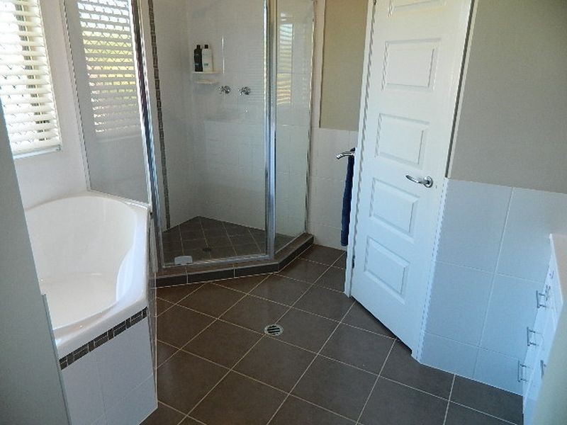 4 Larapinta Circuit, Calamvale QLD 4116