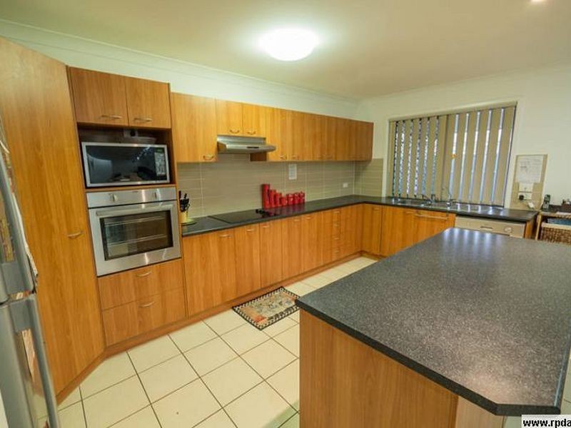 8 Pebbles Court, Berrinba QLD 4117