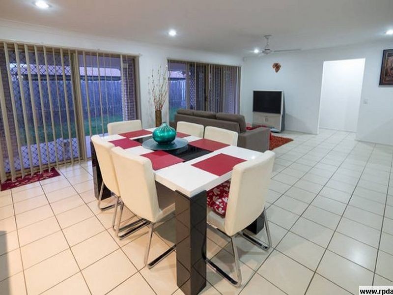 8 Pebbles Court, Berrinba QLD 4117