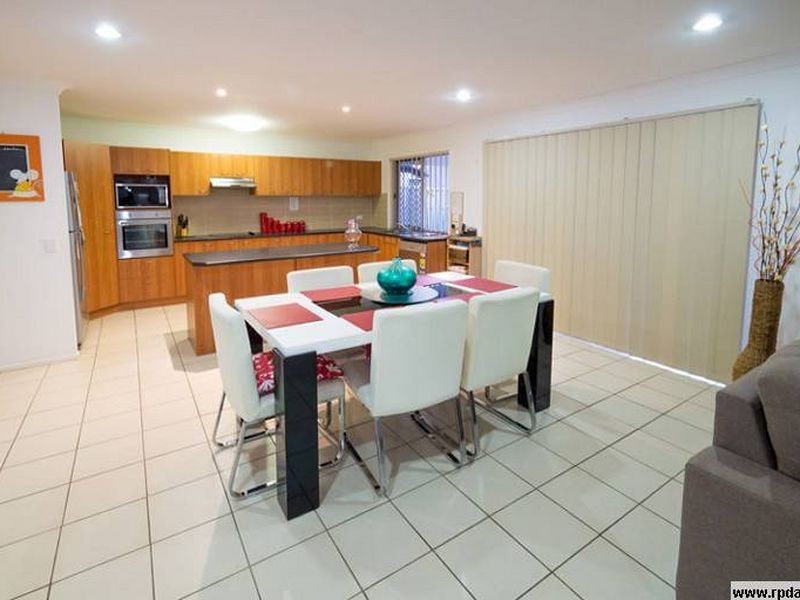 8 Pebbles Court, Berrinba QLD 4117