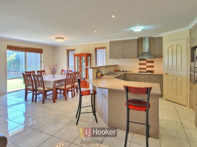 137 Wallum Drive, Parkinson QLD 4115