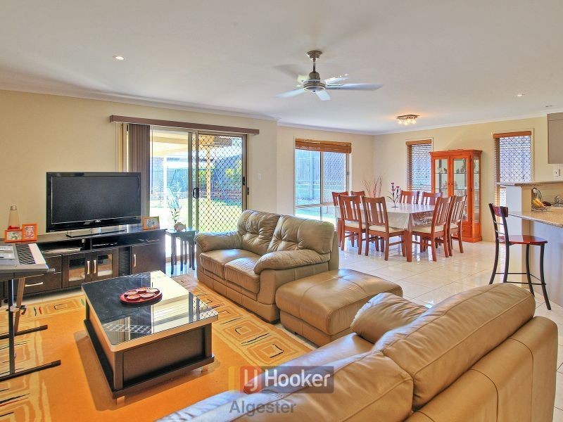 137 Wallum Drive, Parkinson QLD 4115