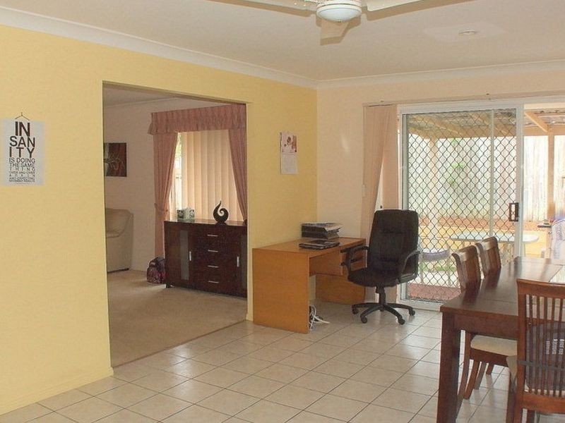 31 Regal Drive, Regents Park QLD 4118