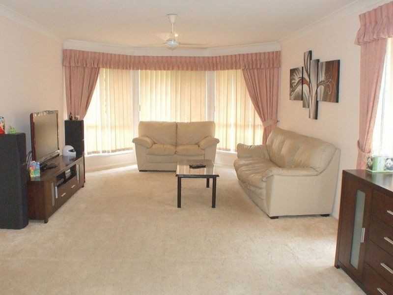 31 Regal Drive, Regents Park QLD 4118
