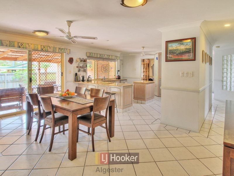 19 Avondale Crescent, Parkinson QLD 4115