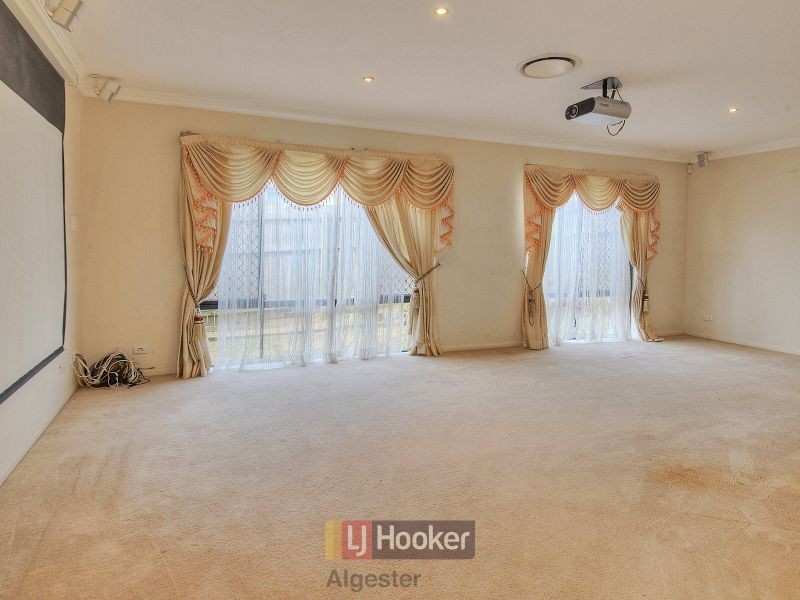 132 White Cedar Circuit, Stretton QLD 4116