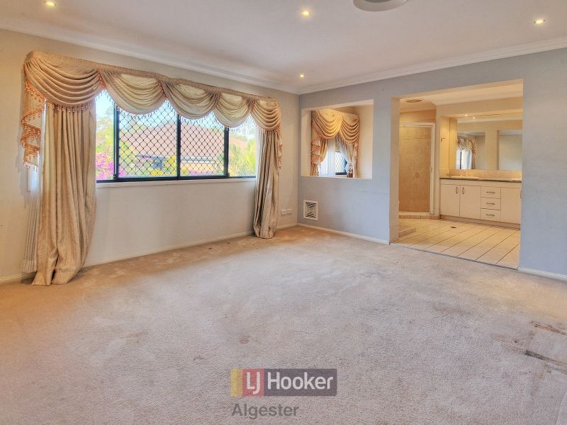 132 White Cedar Circuit, Stretton QLD 4116