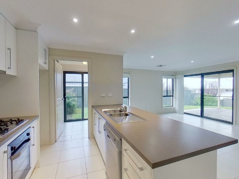 13 Saunders Close, Mount Barker SA 5251