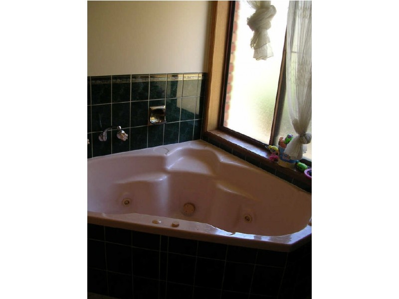 2 Kernutt Court, Mount Barker SA 5251