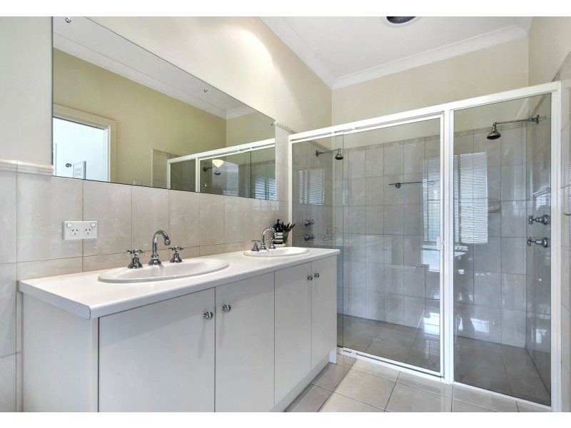 11 Claret Ash Drive, Mount Barker SA 5251
