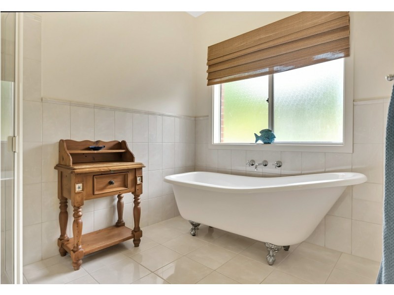 11 Claret Ash Drive, Mount Barker SA 5251