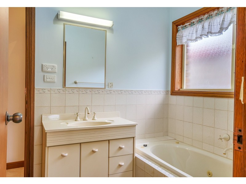 9 Herriot Court, Mount Barker SA 5251