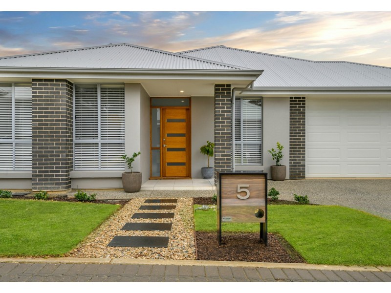 5 Honeysuckle Way, Mount Barker SA 5251