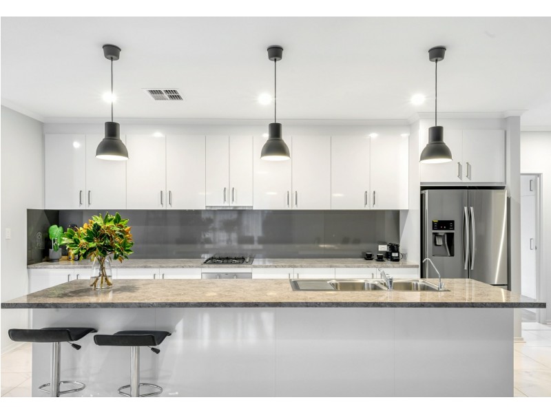 5 Honeysuckle Way, Mount Barker SA 5251