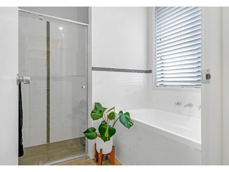 5 Honeysuckle Way, Mount Barker SA 5251