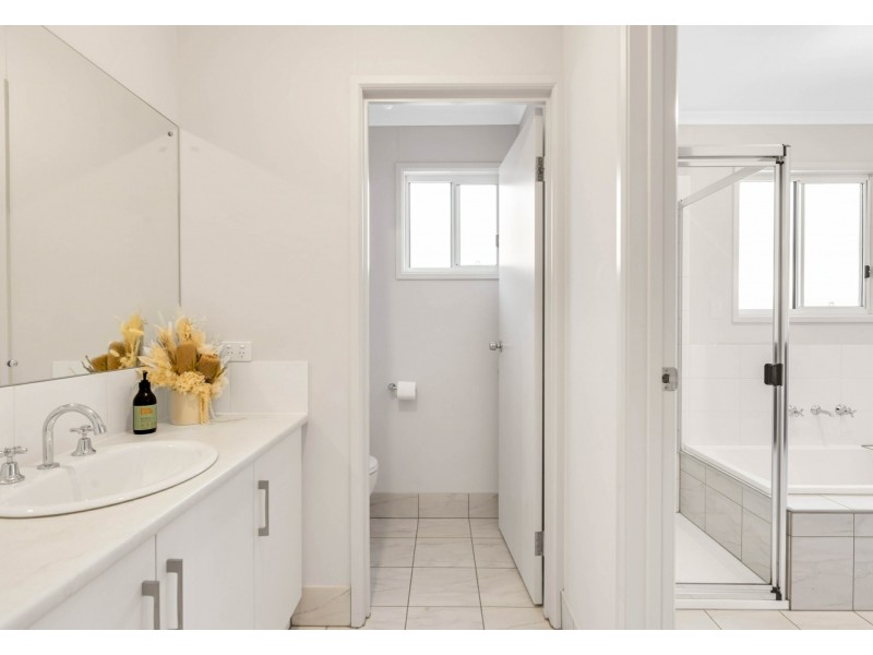 6 Eucalypt Street, Mount Barker SA 5251