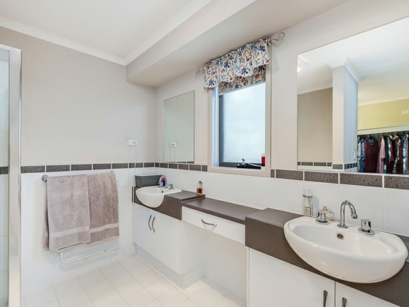 9 Holstein Close, Mount Barker SA 5251