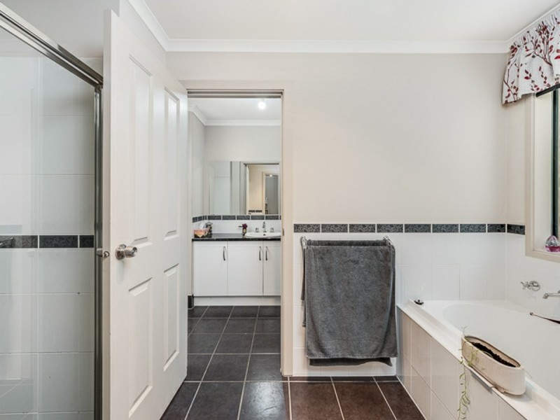 9 Holstein Close, Mount Barker SA 5251