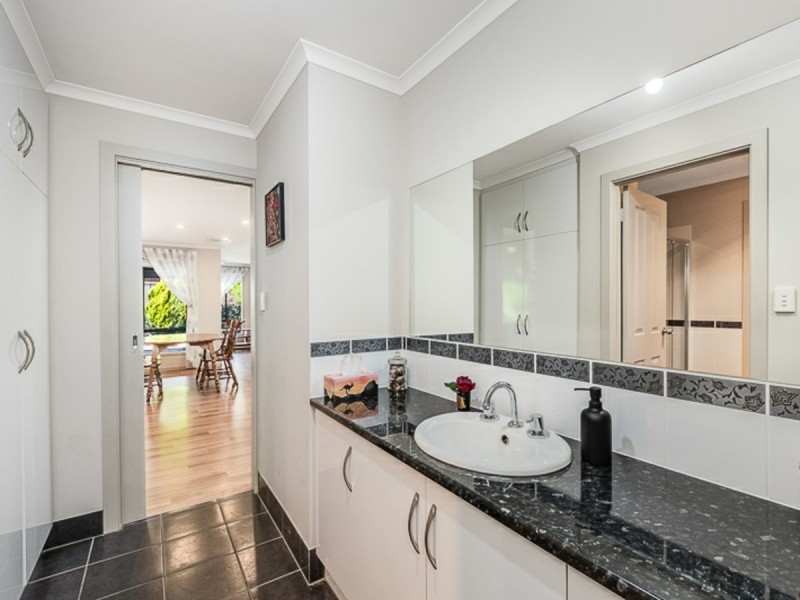 9 Holstein Close, Mount Barker SA 5251